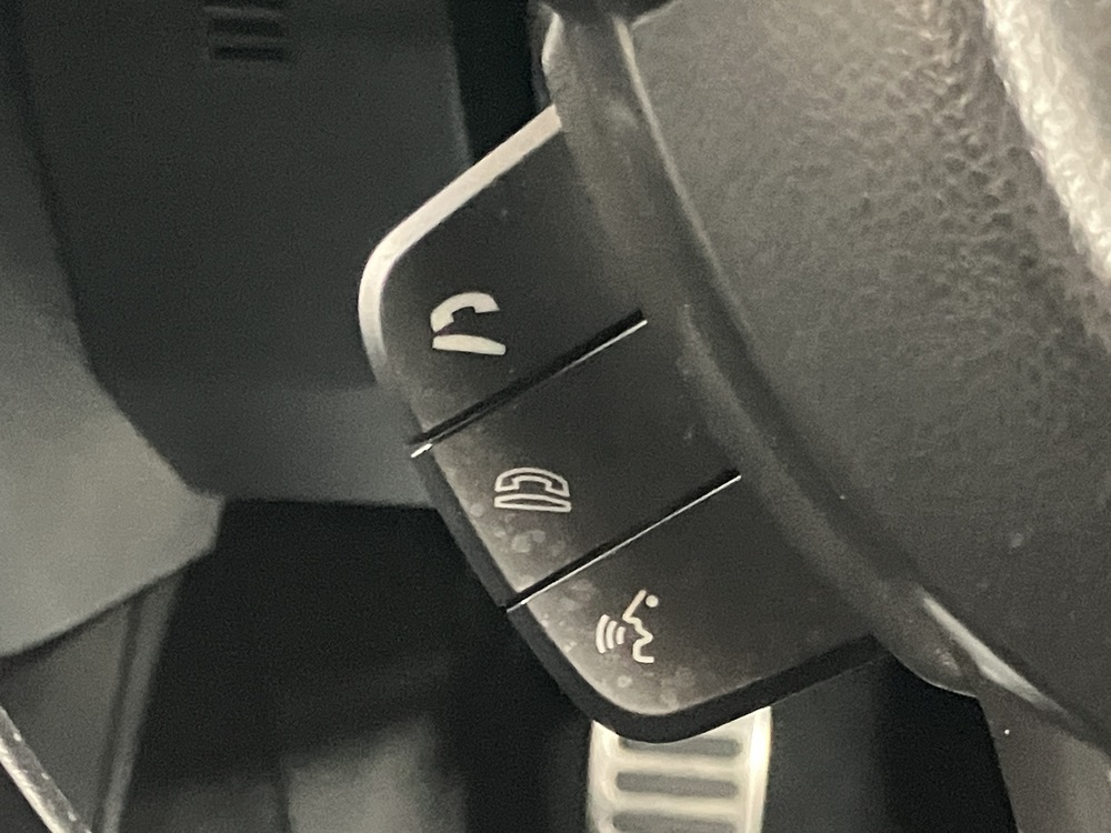 ステアリングハンズフリースイッチ