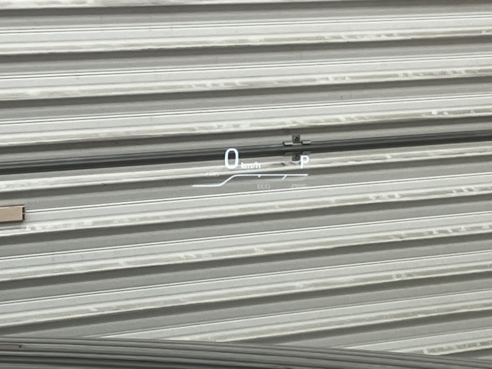 カラーヘッドアップディスプレイ