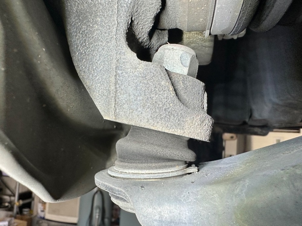 ロアアームブーツ before