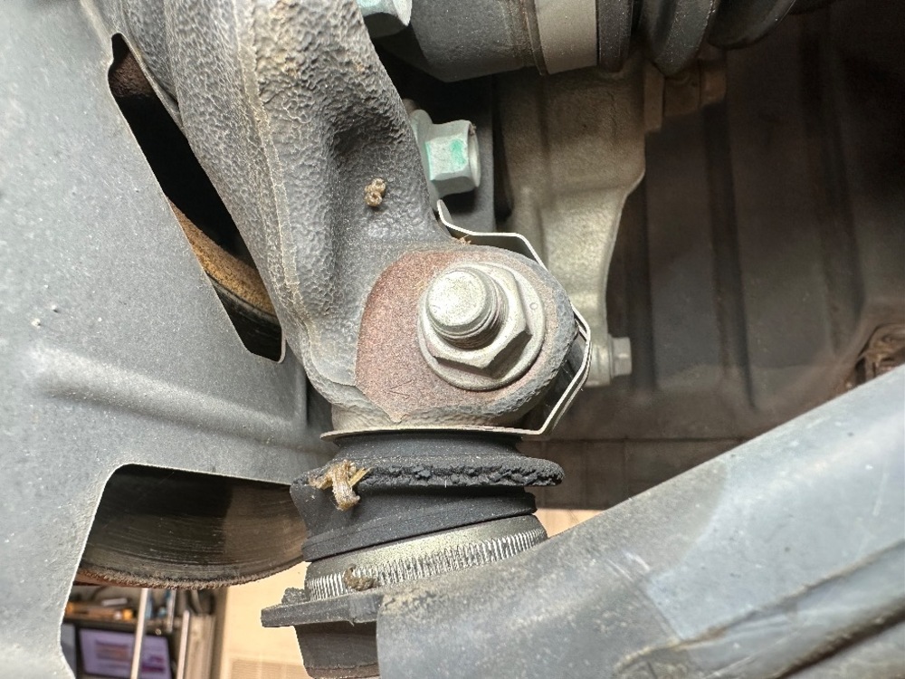 ロアアームブーツ before