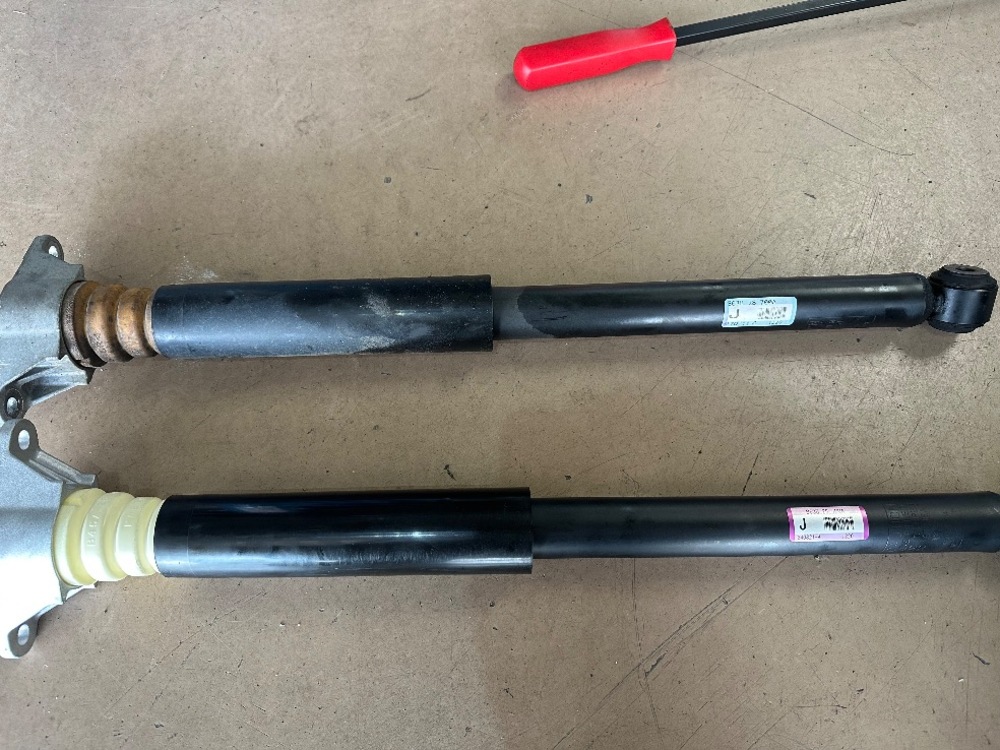 右後ショック交換しました