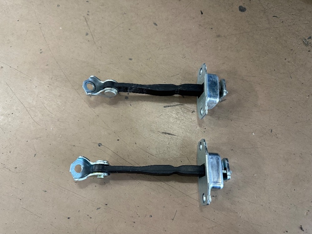 右Rドアストッパー