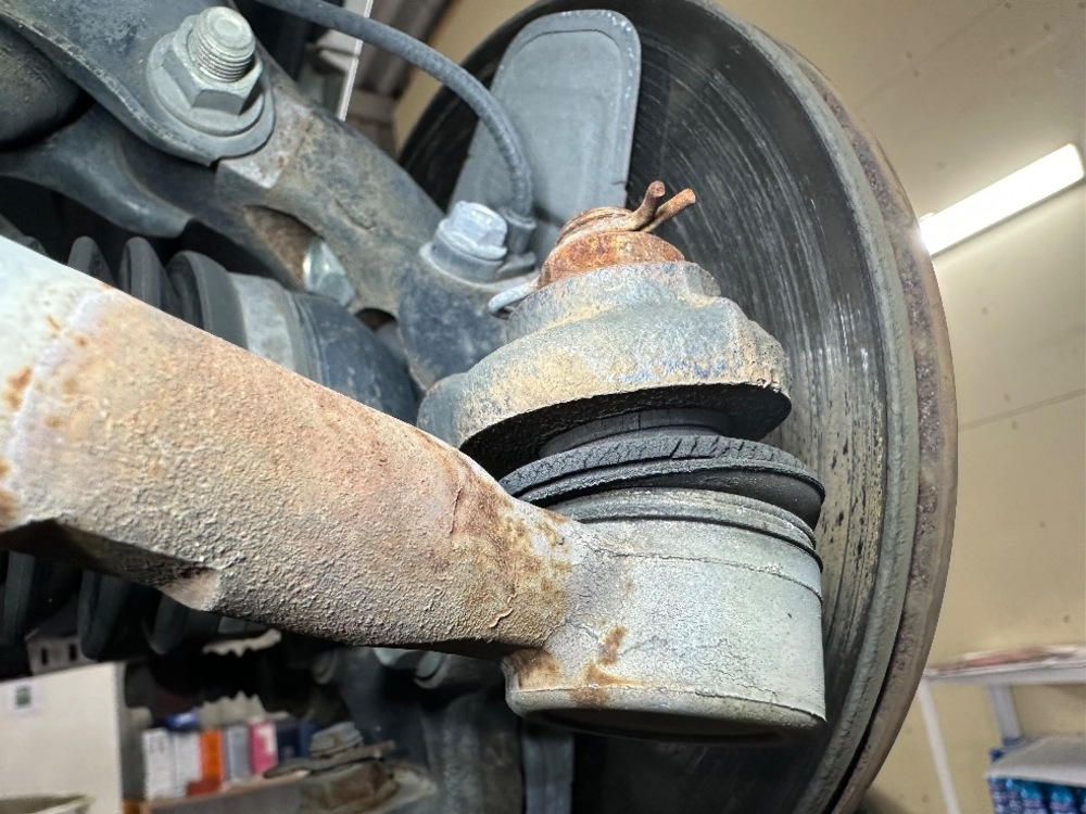 右タイロッドエンドブーツ Before