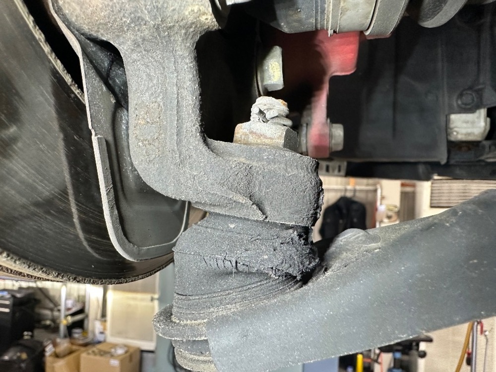 左ロアブーツ Before