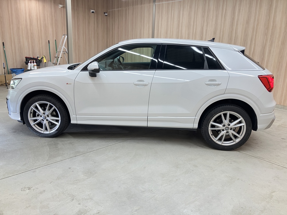 プライバシーガラス／同色リアピラー