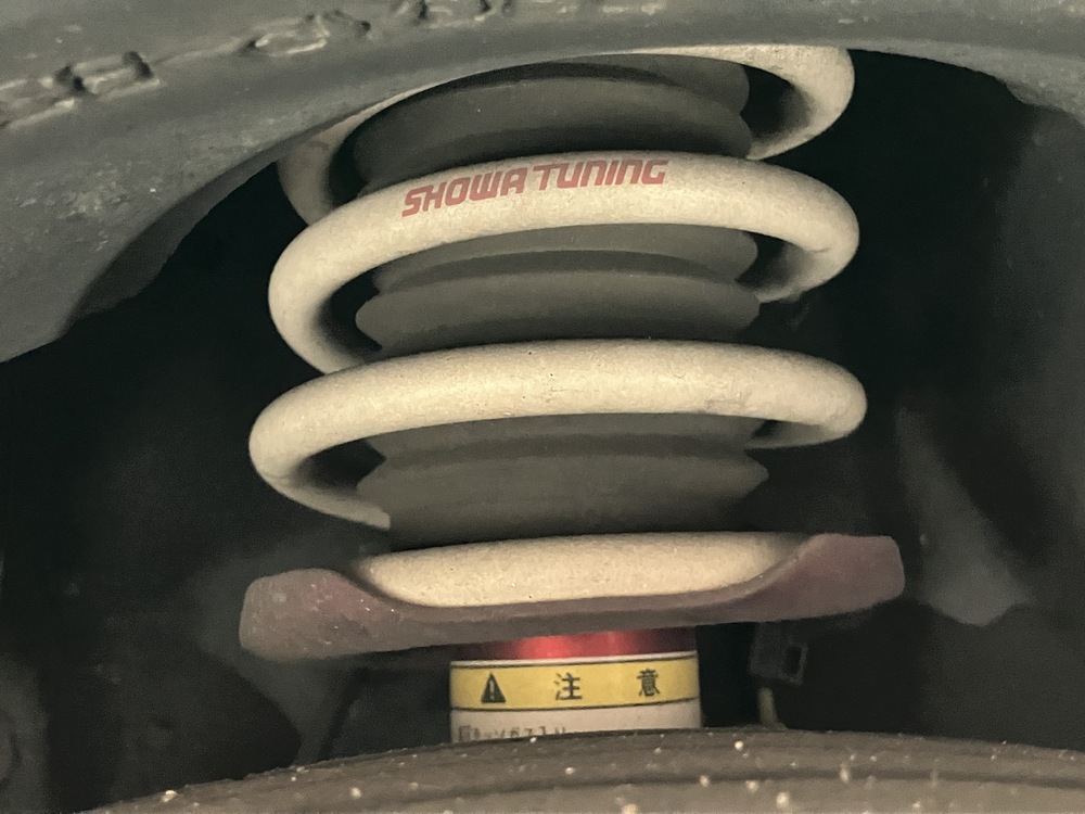 SHOWA TUNINGサスペンション