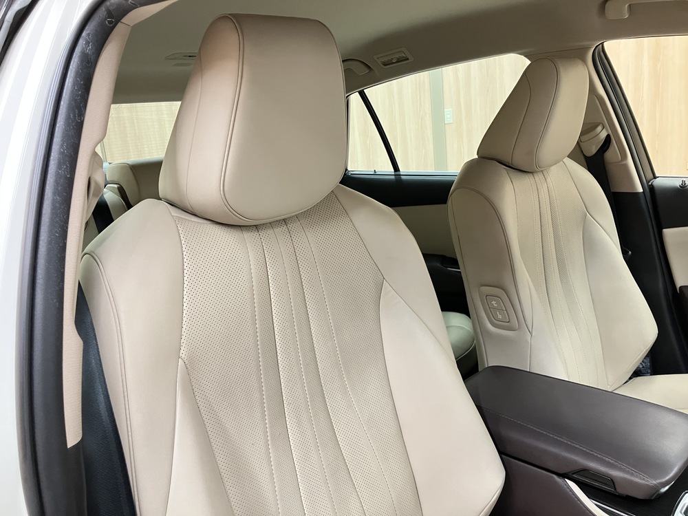 ベージュ革シート