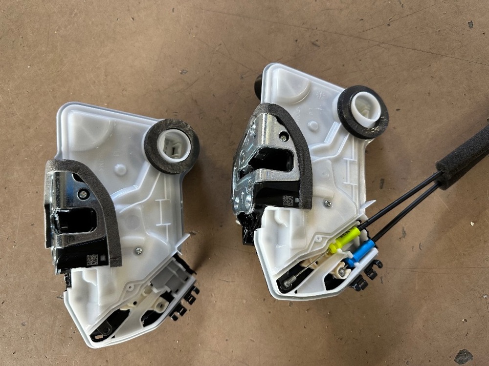 FLドアロックアクチュエータ