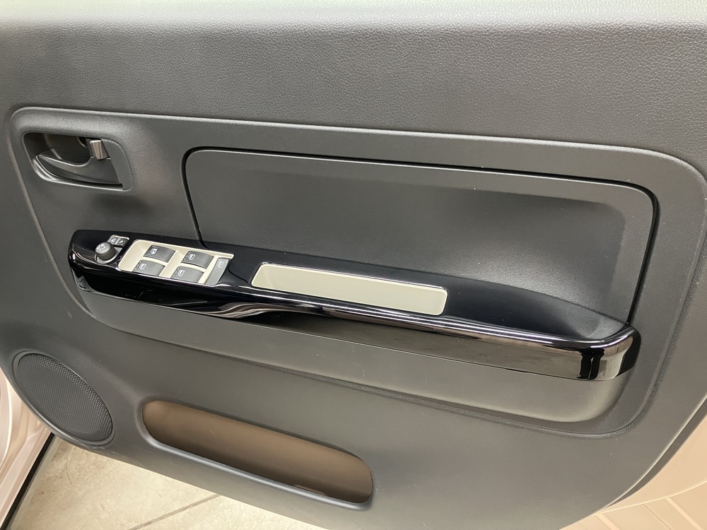 ピアノブラック加飾