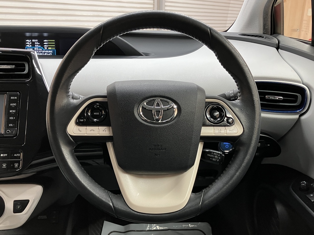 合皮巻きステアリングスイッチ（ホワイト加飾）