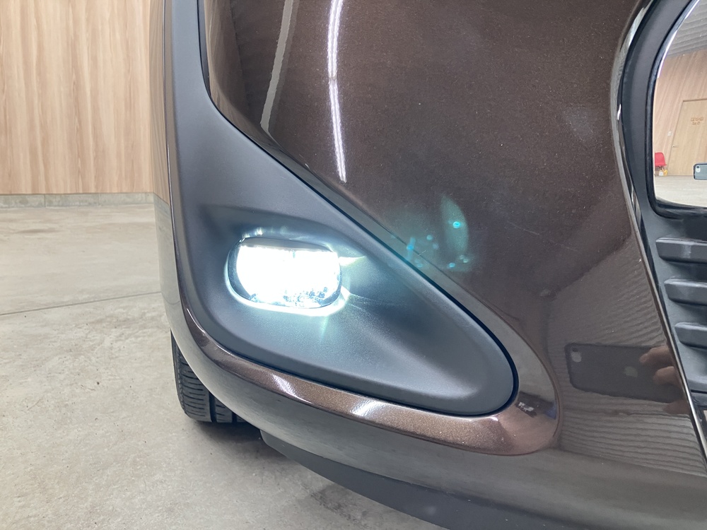 LEDフロントフォグランプ