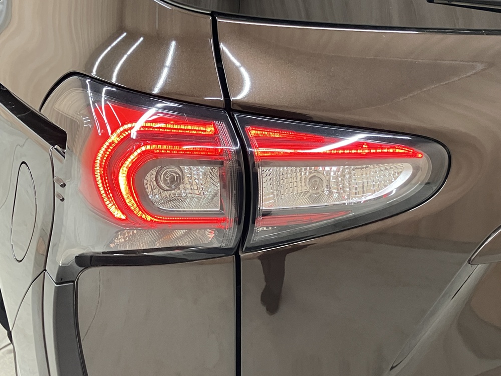 レッド加飾付クリアレンズLEDリアコンビネーションランプ