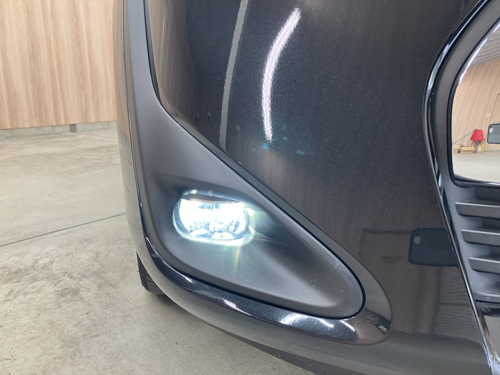 LEDフロントフォグランプ