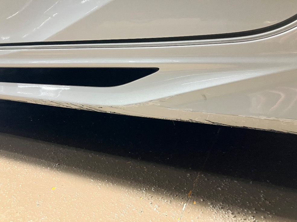左サイドエアロの傷