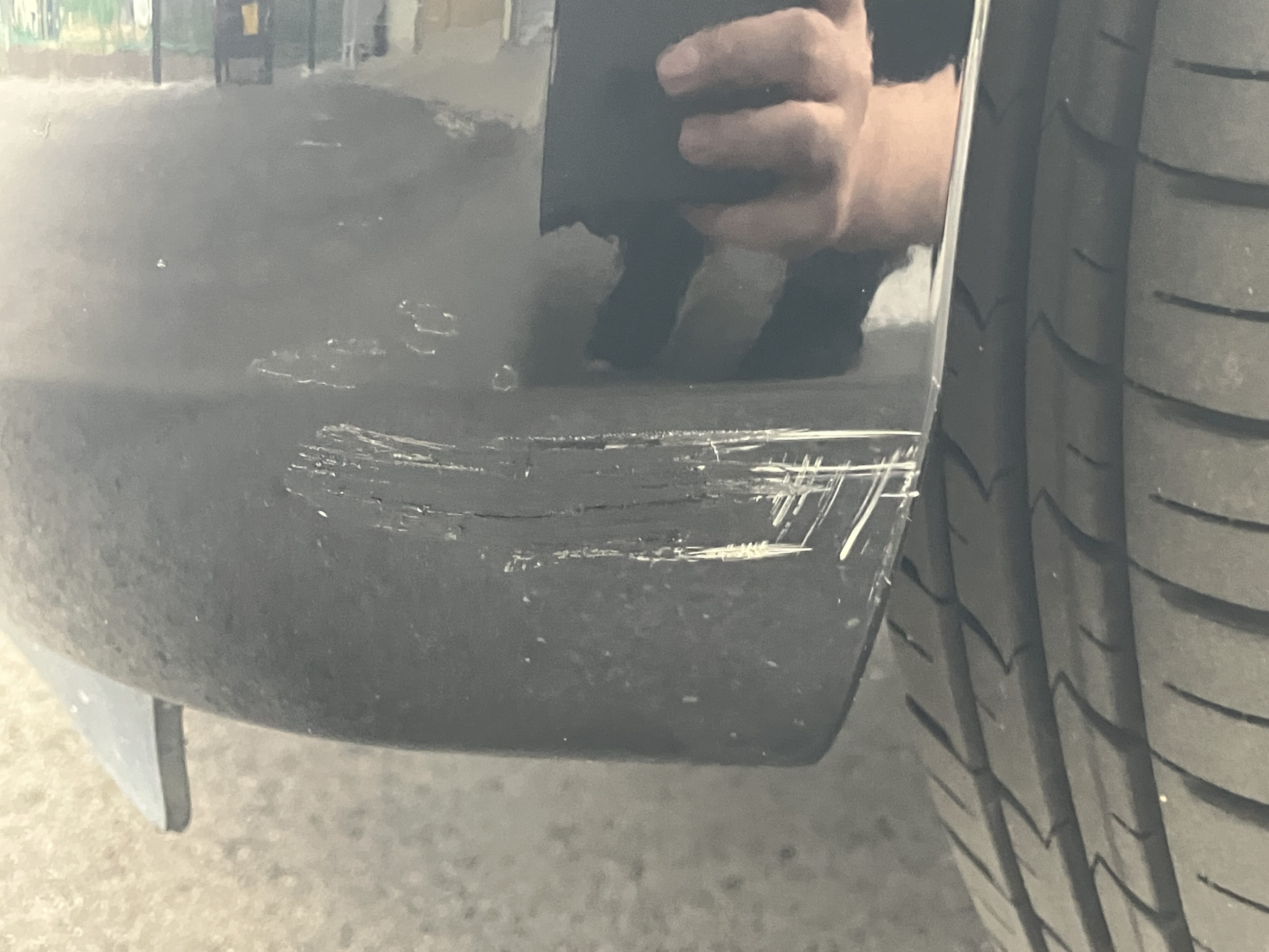 フロントバンパー傷