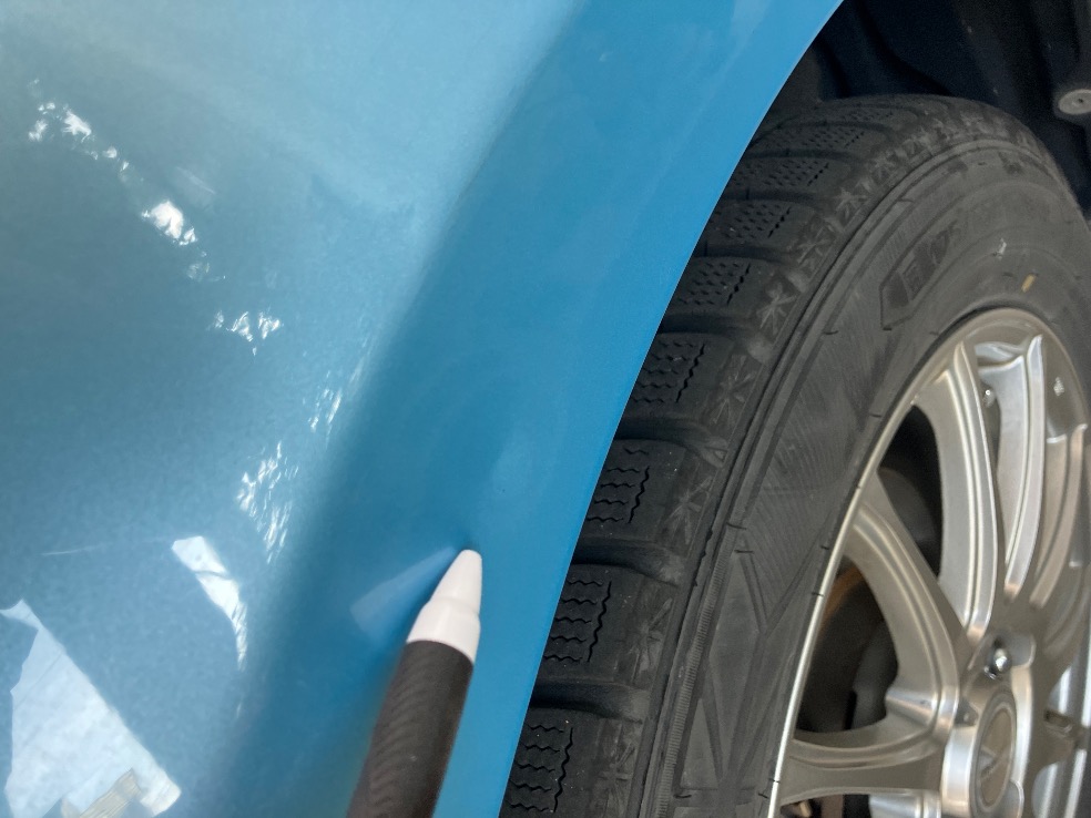 左フロントフェンダー凹み