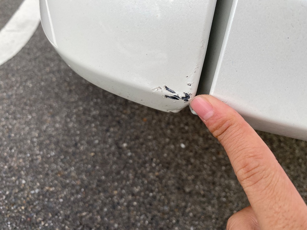 リアバンパー小傷