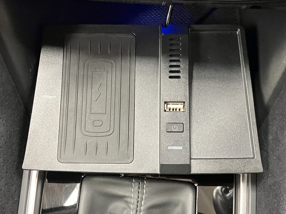 社外ワイヤレス充電器 USBポート 画像1