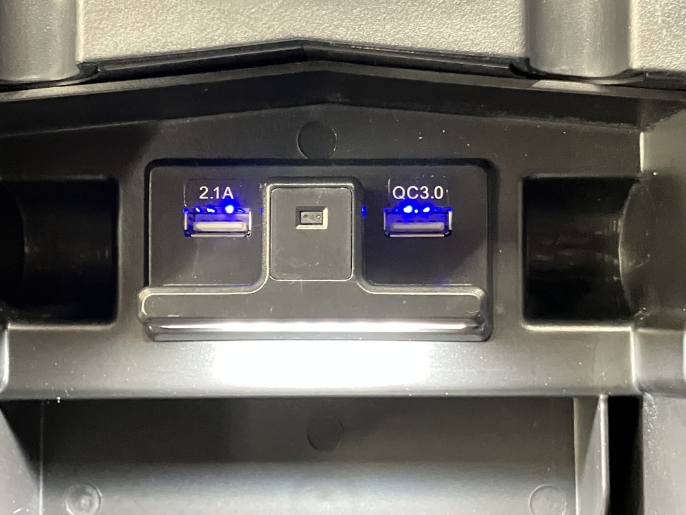 社外ワイヤレス充電器 USBポート 画像2