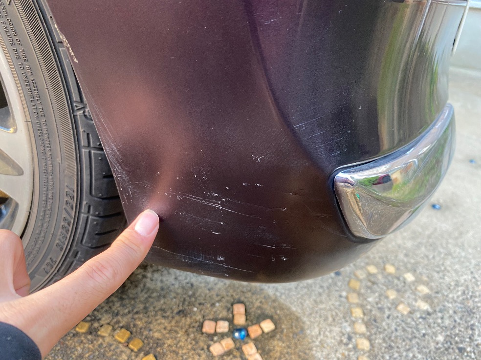 フロントバンパー傷