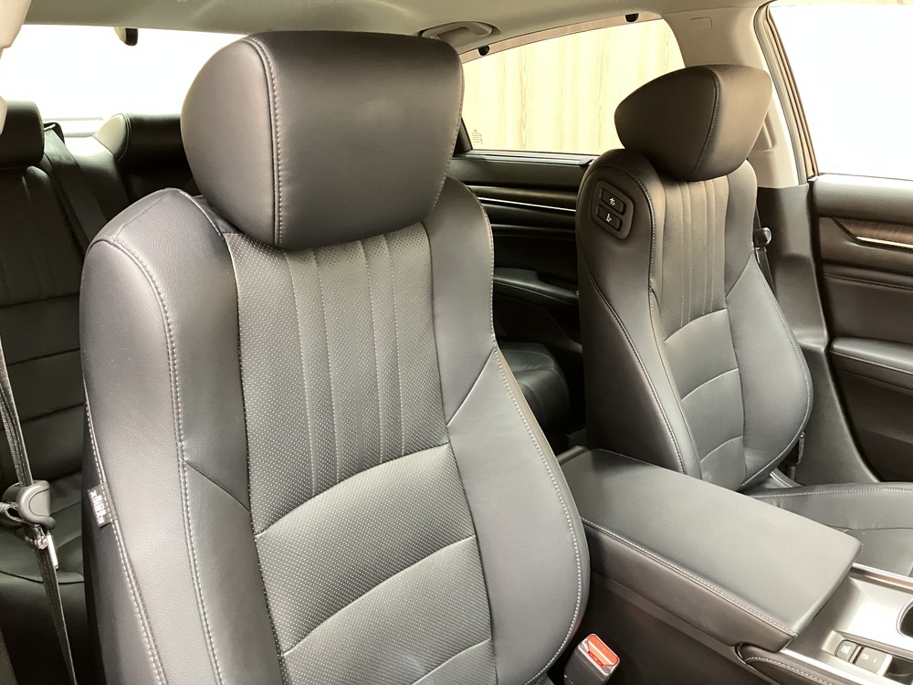 ブラック革シート1