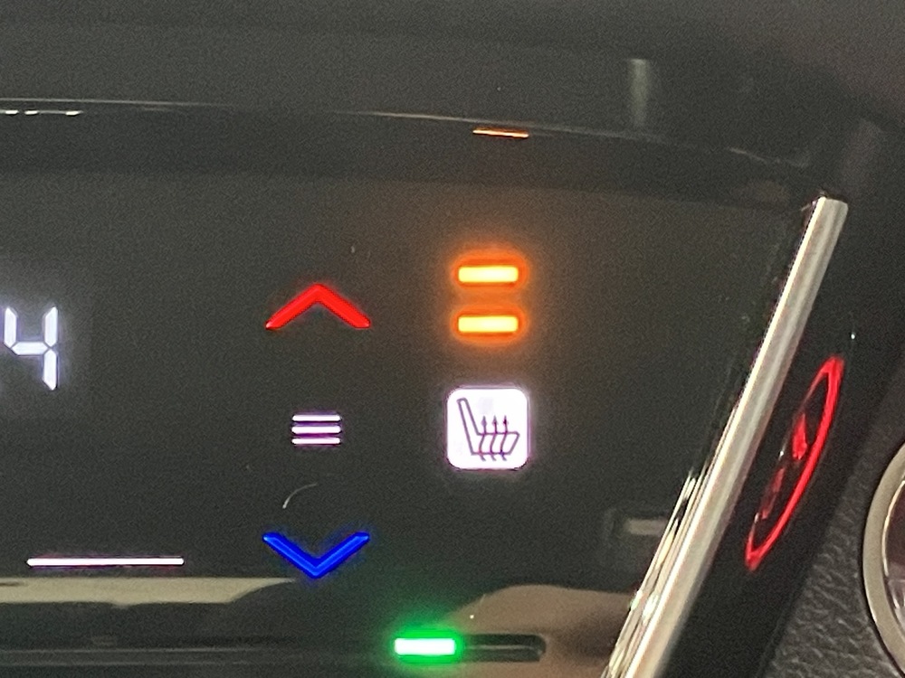 シートヒーター（運転席/助手席）