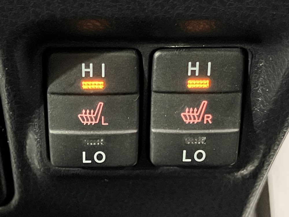 シートヒーター（運転席/助手席）